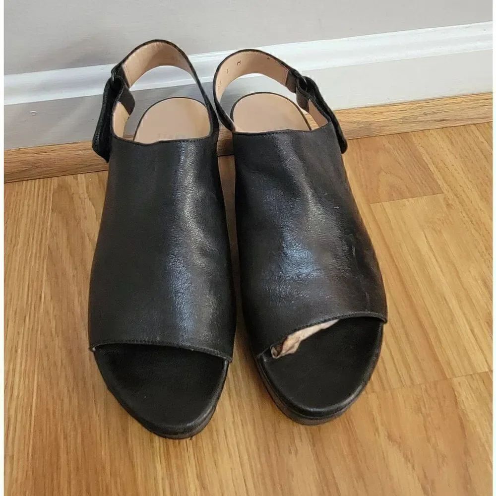 Stuart Weitzman OffSet Peep-Toe
Platform Sandals 7